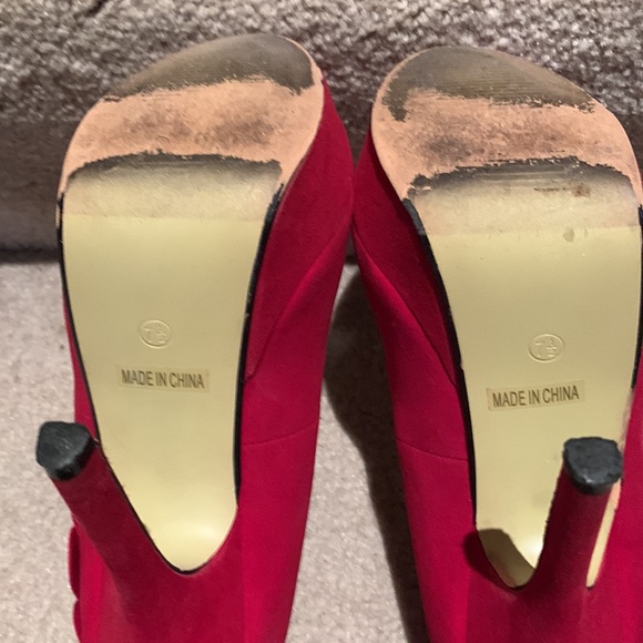 SUPER SEXY Glamorous red stiletto heels w/ sequin bows.Size 7 1/2. By Rck Bella - Picture 8 of 12
